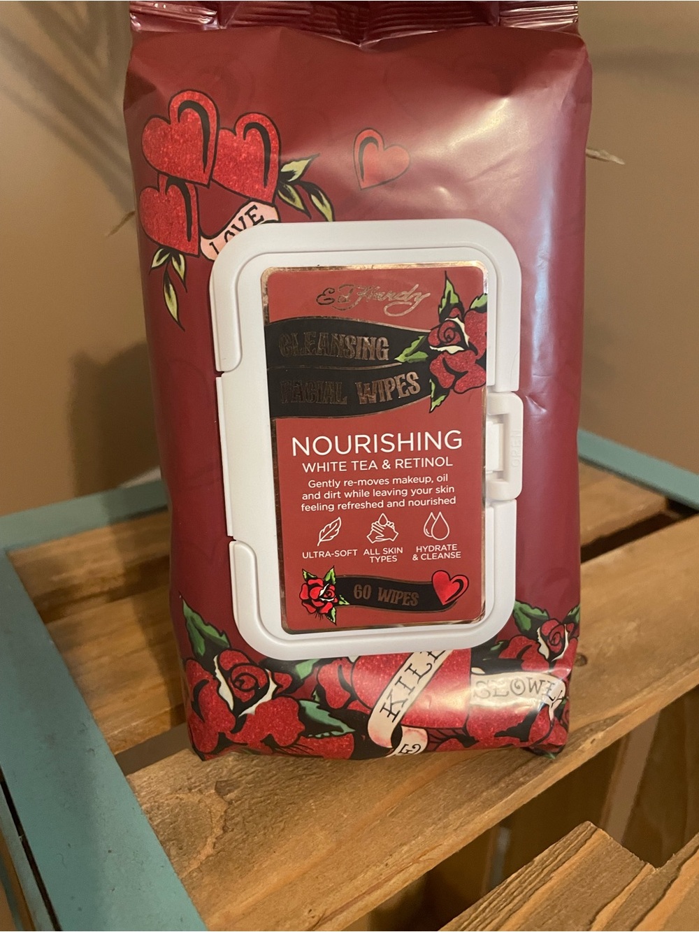 Ed Hardy Nourishing White Tea & Retinol Facial Wipes